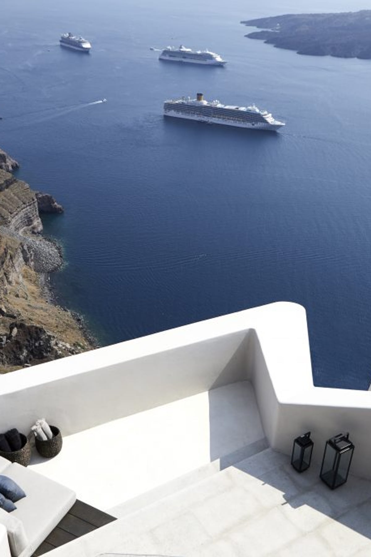 Vora Santorini